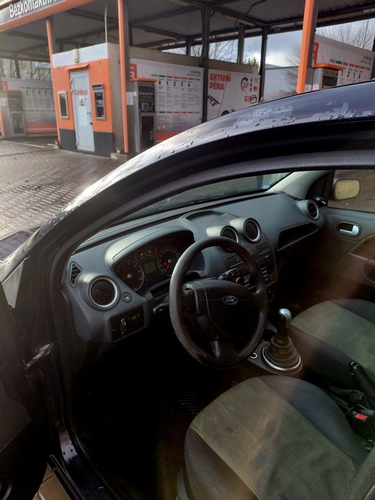 Ford fiesta - 8
