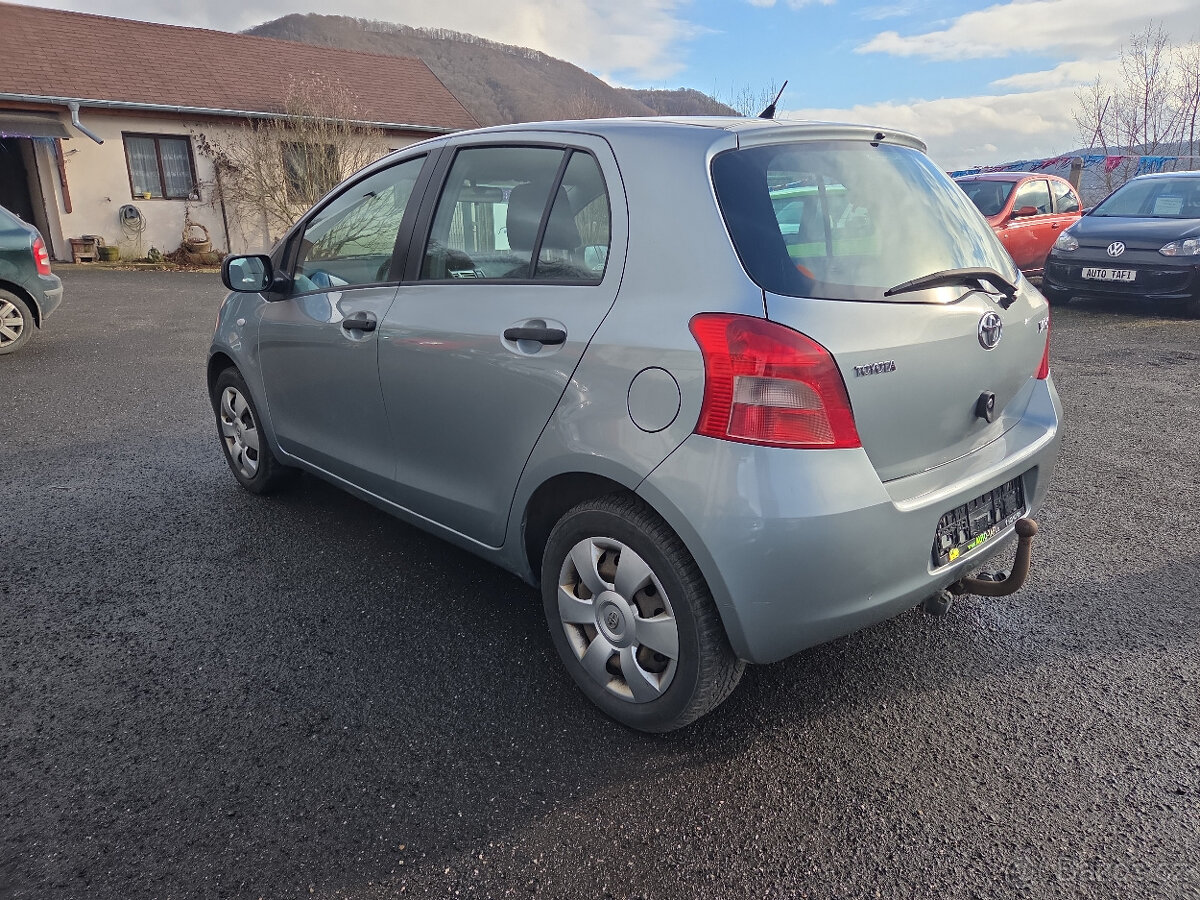 Toyota Yaris 1.3i (64 kW) - 8