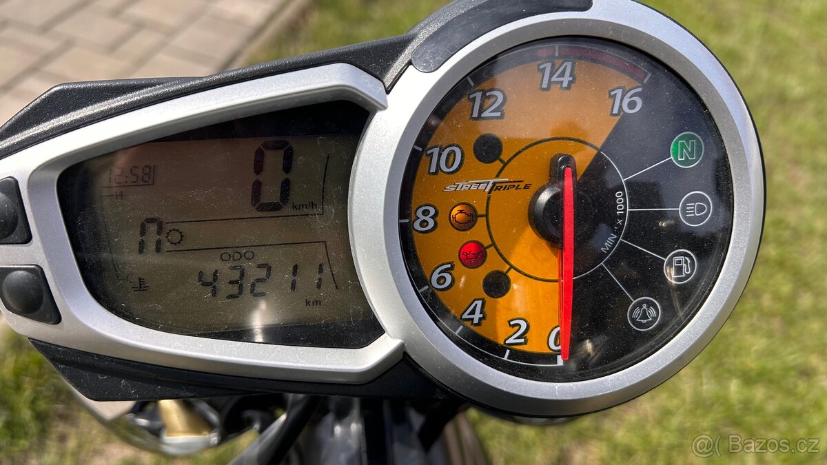 Triumph Street Triple 675 - 8