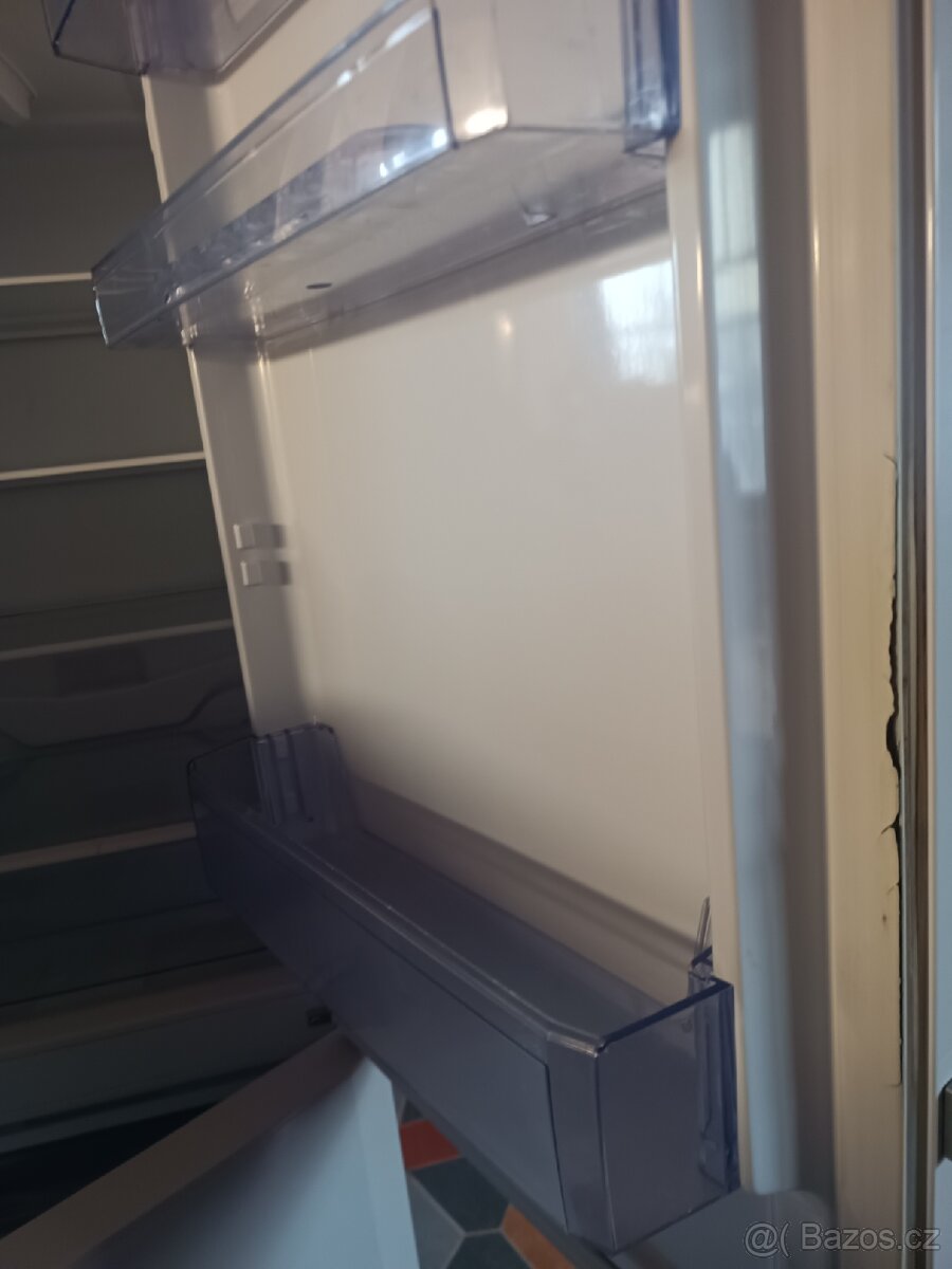 Lednice s mrazákem Beko - 8