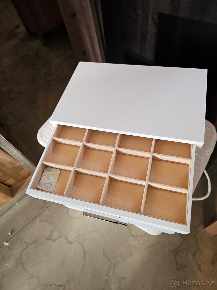 NOVÁ ŠPERKOVNICE - 8