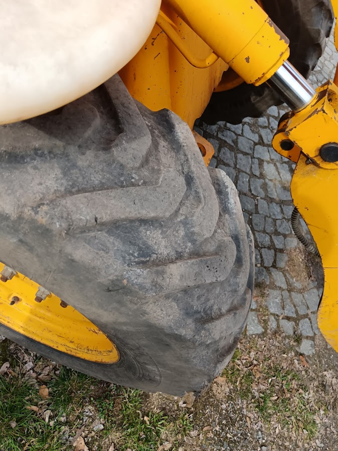 Kolový nakladač JCB 407 - - 8