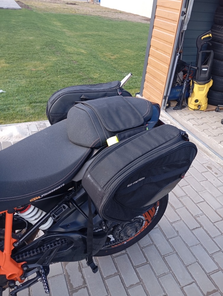 KTM 1290 SUPERDUKE R - 8