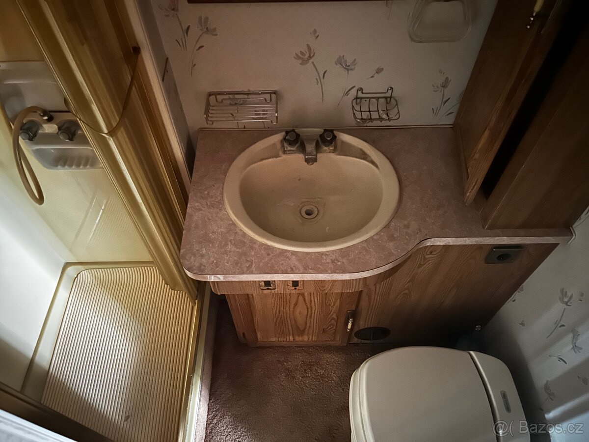 Obytné auto Coachmen 5.9TD - 8