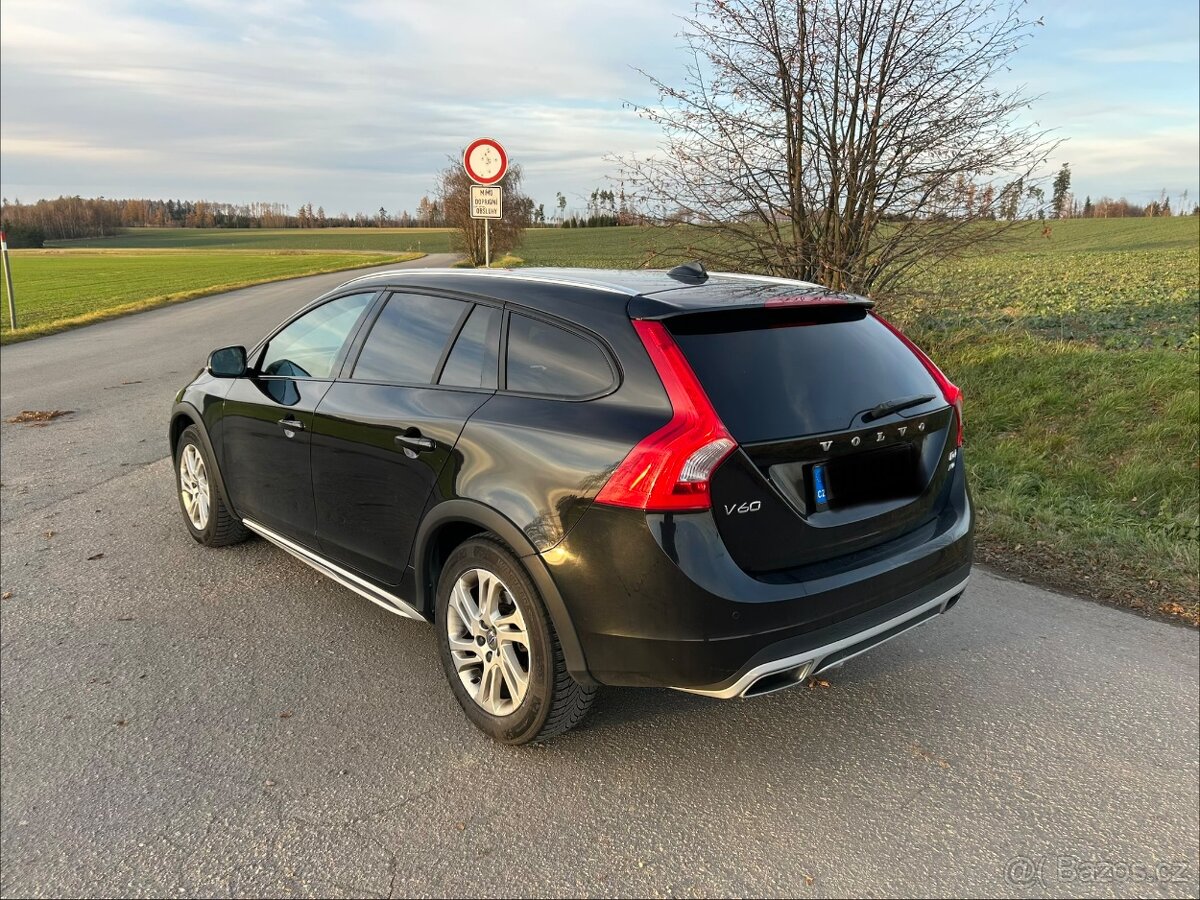 Volvo V60 Cross Country AWD - 8
