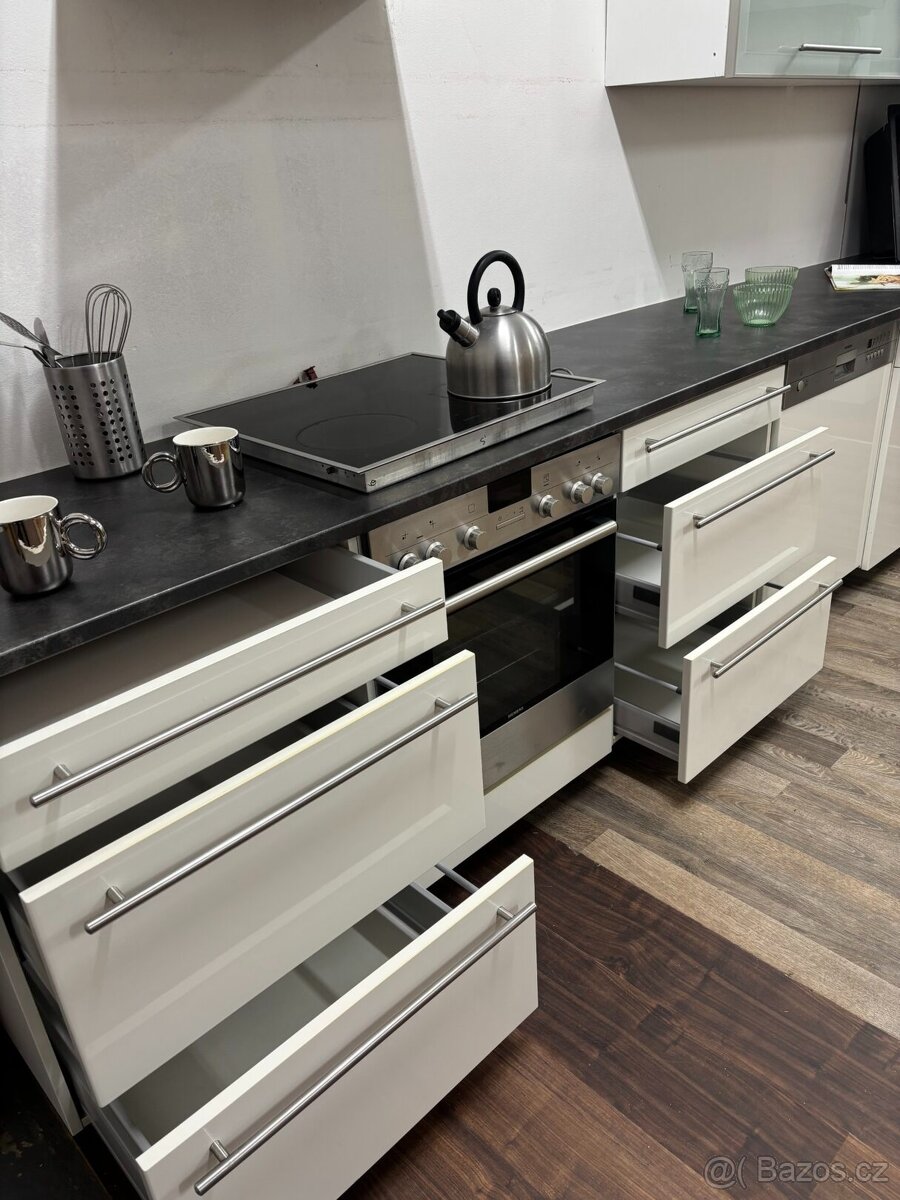 Světlá designová kuchyně SIMBA - 8