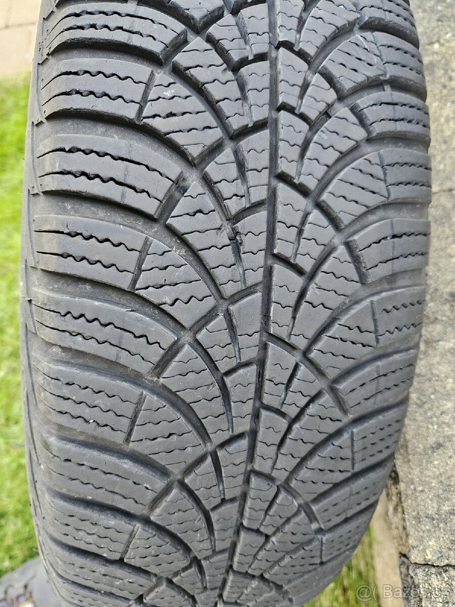 Sada zimních pneu Goodyear Ultragrip 9 185/65 R15 88T - 8