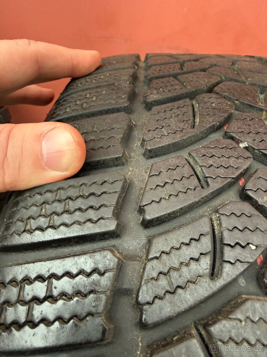 Alu kola VOLKSWAGEN , 5x112 r17 , zimní pneu 205/50 r17 - 8