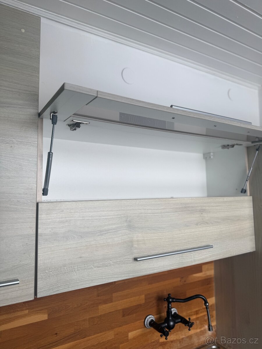 Kuchyňská linka se spotřebiči - 8