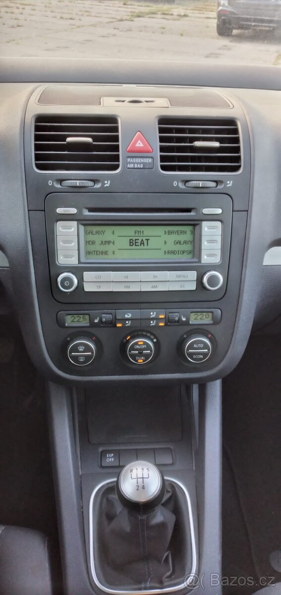 VW Golf 5 1K TOUR 1,4 16V 2007 130 tis. km 5 tidveř - 8