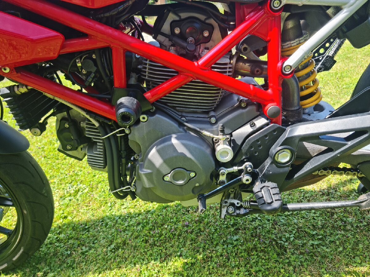 Ducati Hypermotard 796 - 8