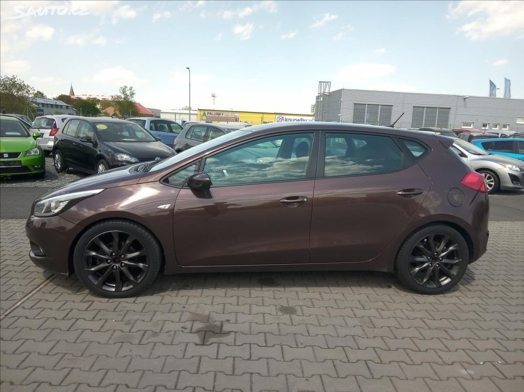 Kia Cee´d 1,4 CRDi 66kW KLIMA ESP - 8