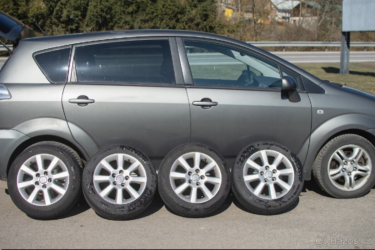 Toyota corrola verso - 8