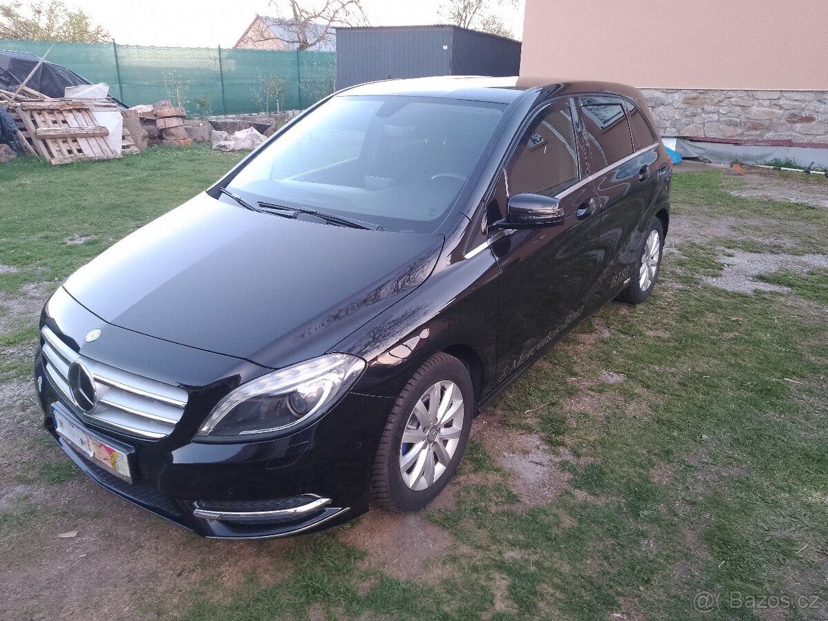 Mercedes Benz B180 - 8