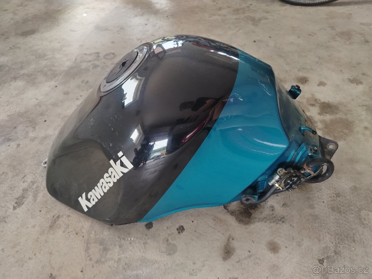 Kawasaki ZZR 600 - 8