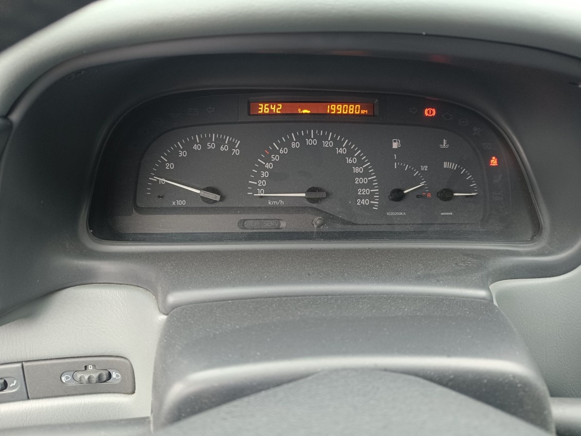 ND z Renault Laguna 1783.cm3 88.kw benzín r.v.2000 (K87) - 8