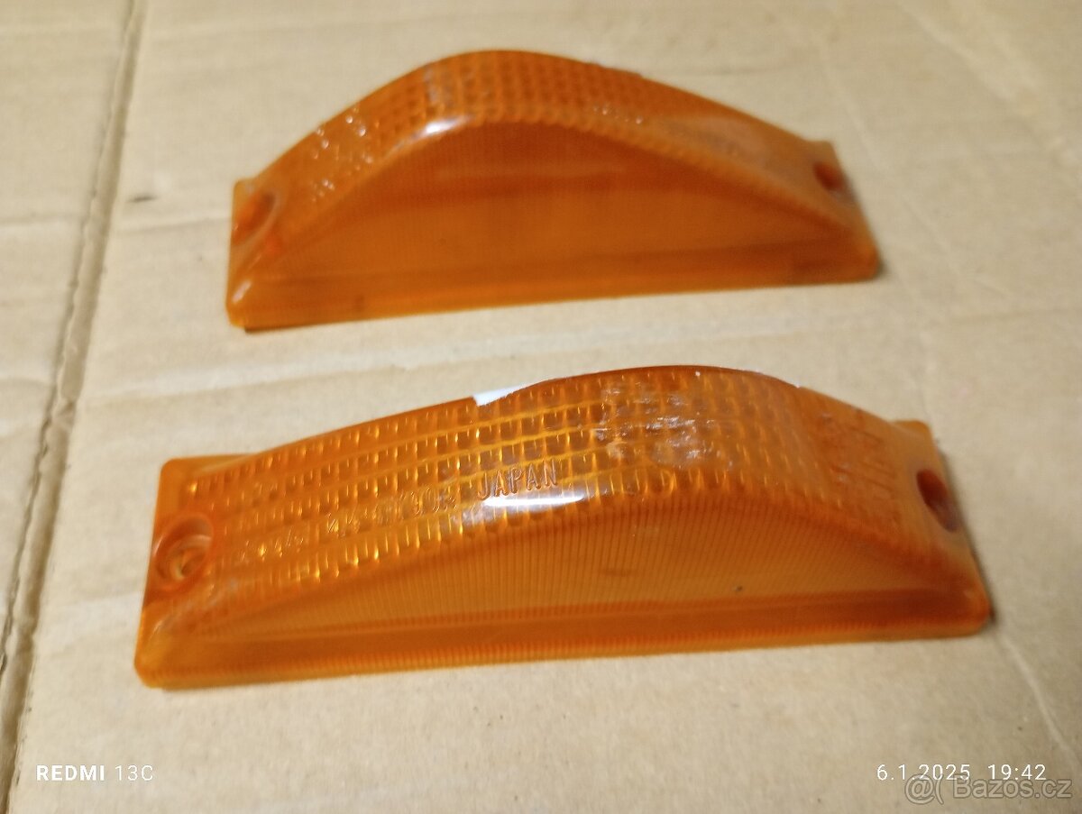 Zadní světla a blikače na staré vozidla Mazda 323 - 8