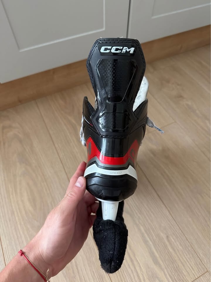 Brusle CCM FT670, vel.6,5 - 8