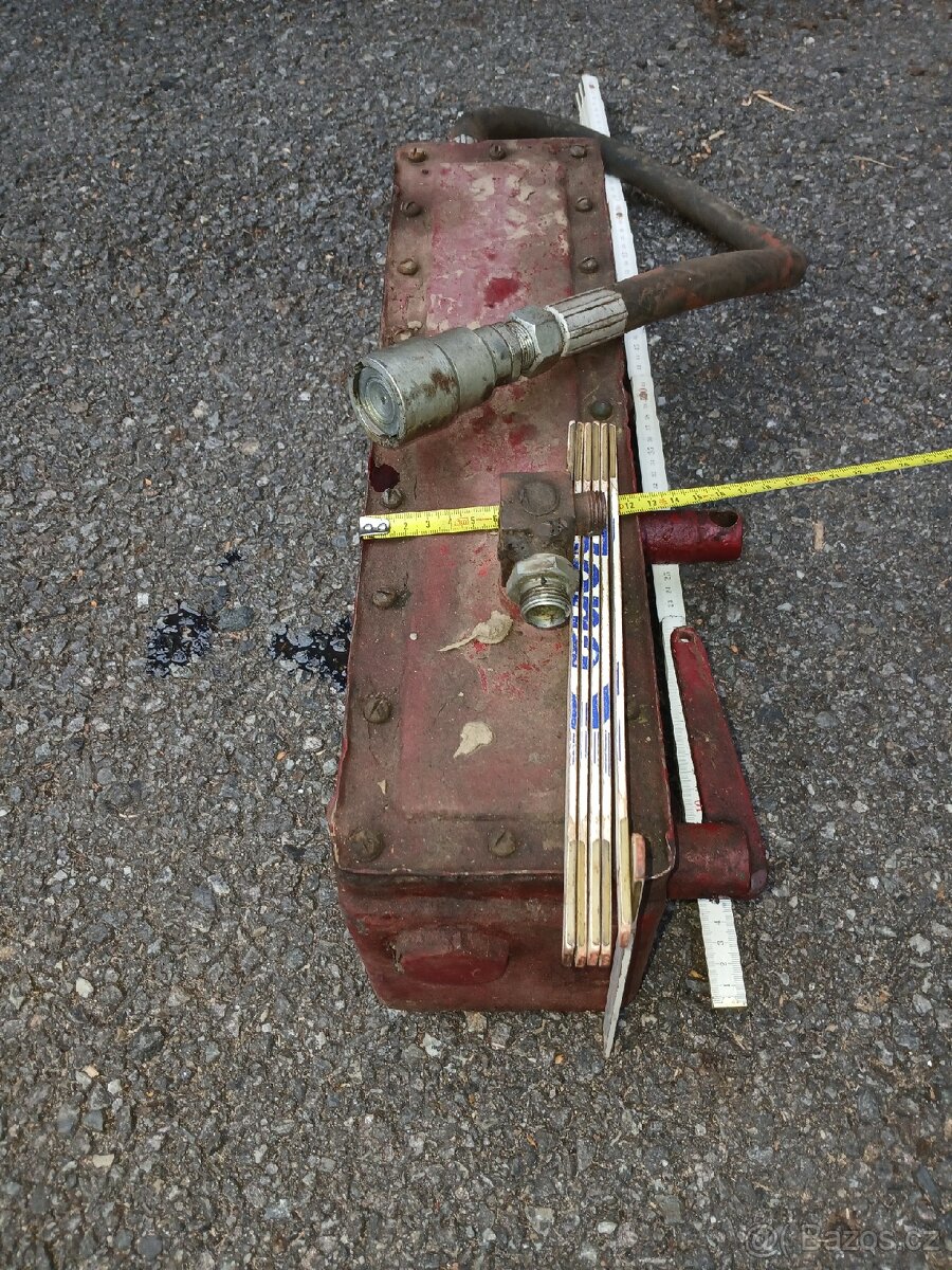 Prodám ruční hydraulickou pumpu - 8