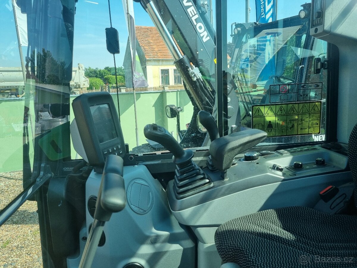 Minirypadlo Develon DX35-7 - 8