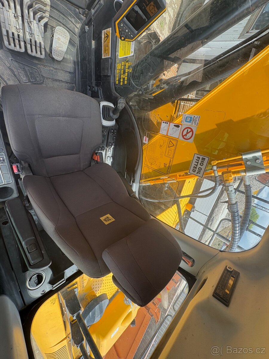 JCB – JS 220 LC 4 F - 8