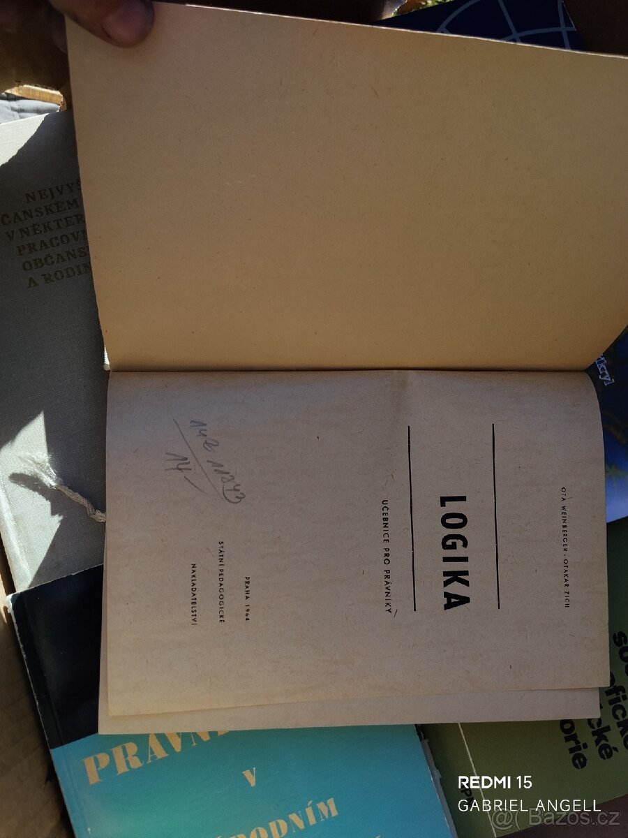 Soubor Knih o Právu, Podnikání a Ekonomii - 8