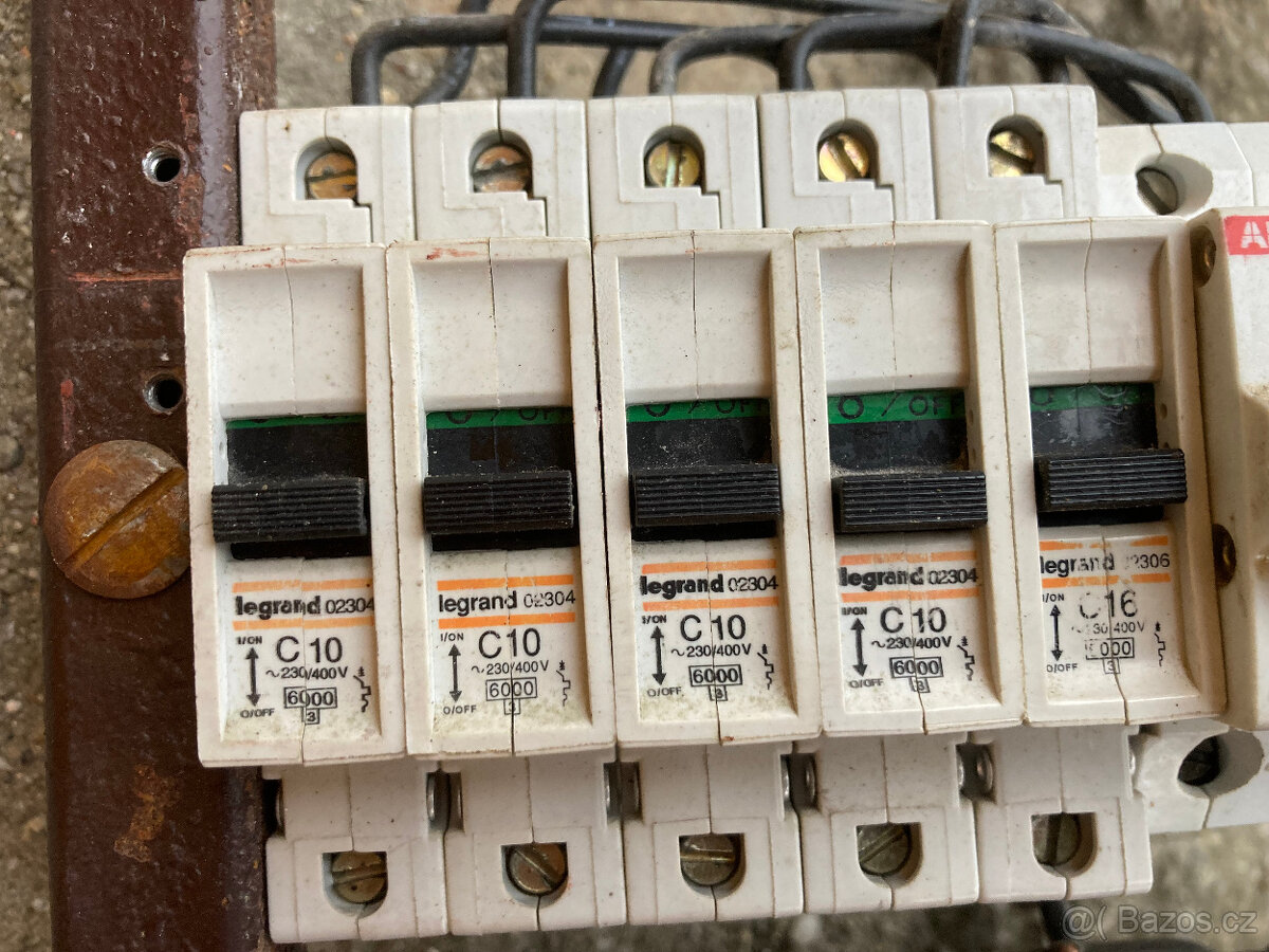 Elektrický rozvaděč, jističe, elektroinstalace za 500 kč - 8