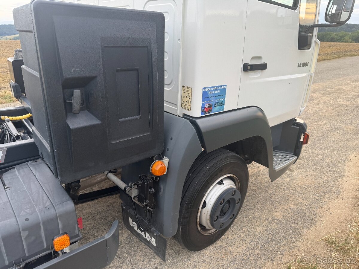 MAN LE 8.180 nosič kontejneru - 8