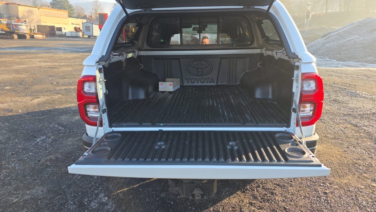 Toyota Hilux GR Sport - 8