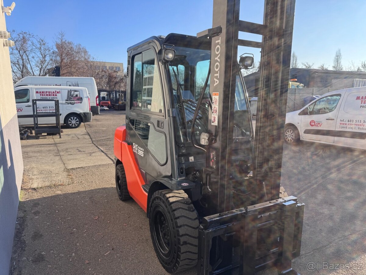 Vysokozdvižný vozík VZV Toyota 3,5t kabina LPG 4,5m - 8