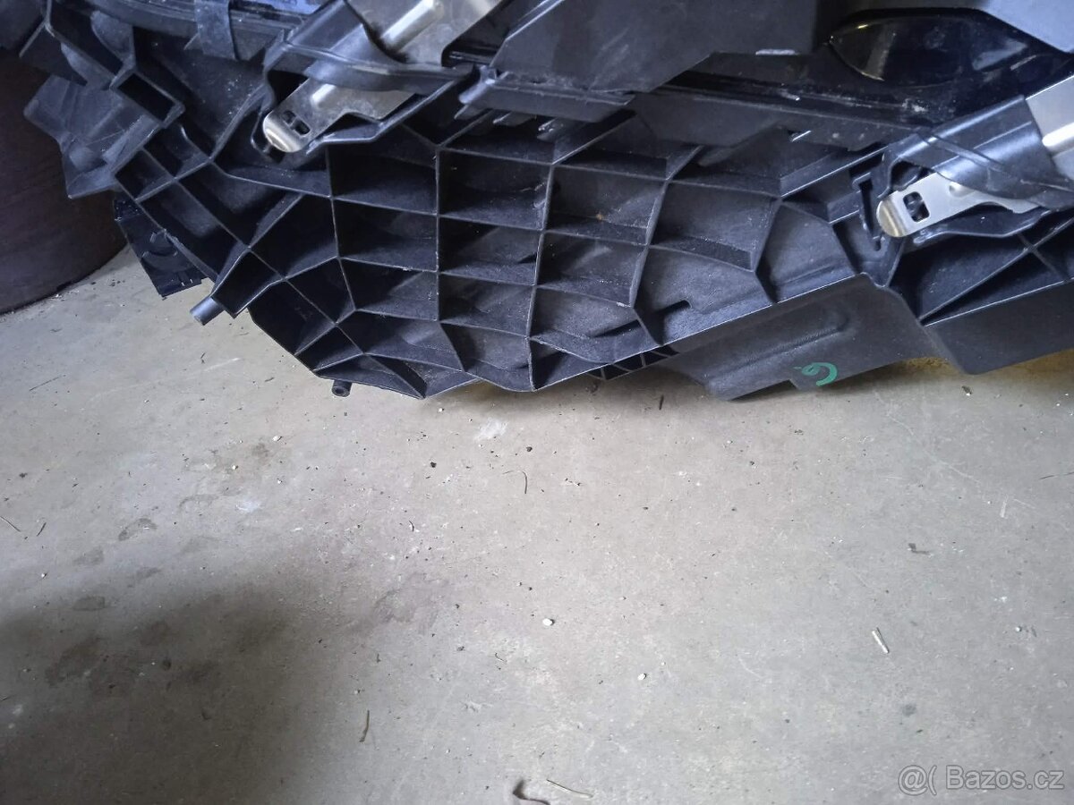 Světla Octavia 4 - 8