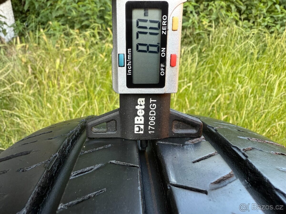 2x Letní pneu Hankook Roadian CT8 - 215/70 R15C - 95% - 8