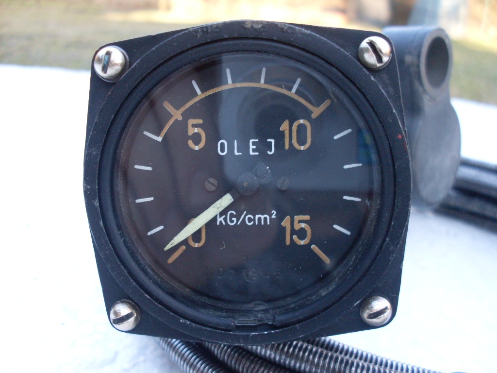 Prodám budík teploměru a tlaku oleje - 8