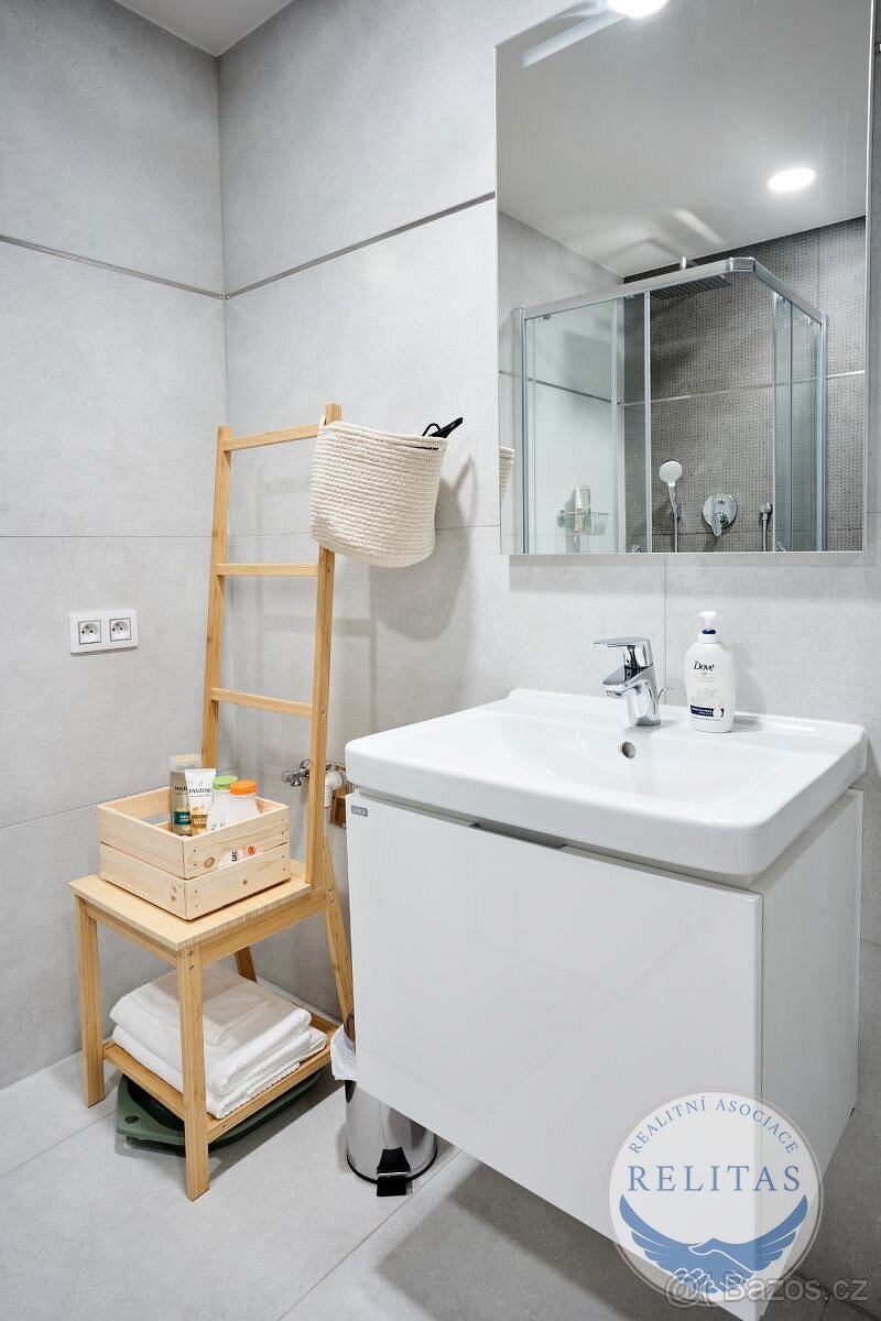 Pronájem nového klimatizovaného bytu 1+kk 36 m² + 6 m² teras - 8