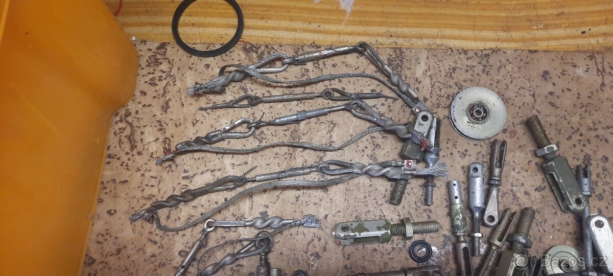 Letecky spojovací material - 8