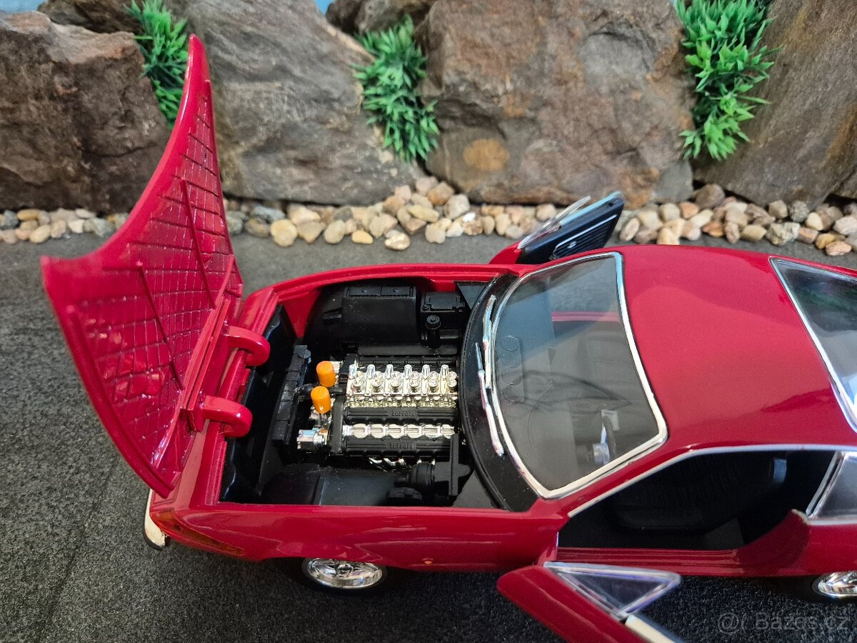 Prodám model 1:18 Ferrari 365GTB/4 - 8