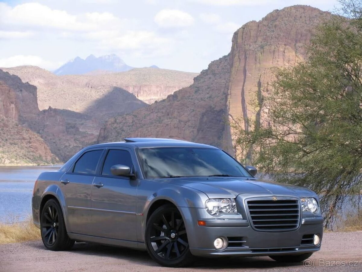KOUPÍM grill na Chrysler 300C - 8