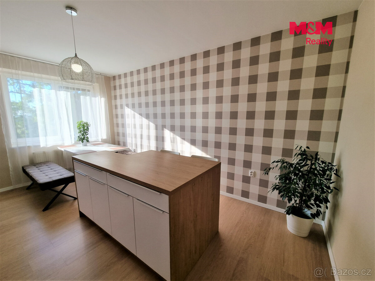 Prodej bytu 3+1, 90 m², Rohatec, ul. Nádražní - 8