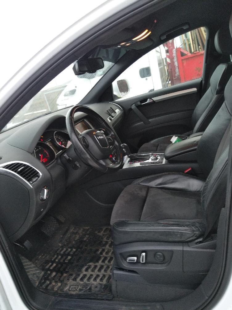 prodám Q7 S-line automat nez.top.na DO - 8