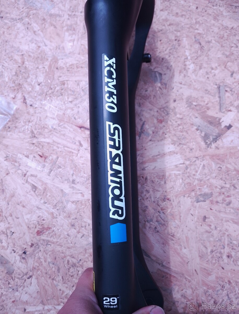 Odpružená vidlice SR Suntour XCM30, 29" - 8