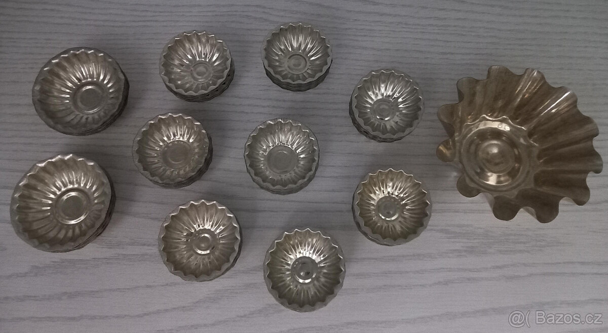 Prodám keramickou formu RYBA a další formičky na pečení - 8