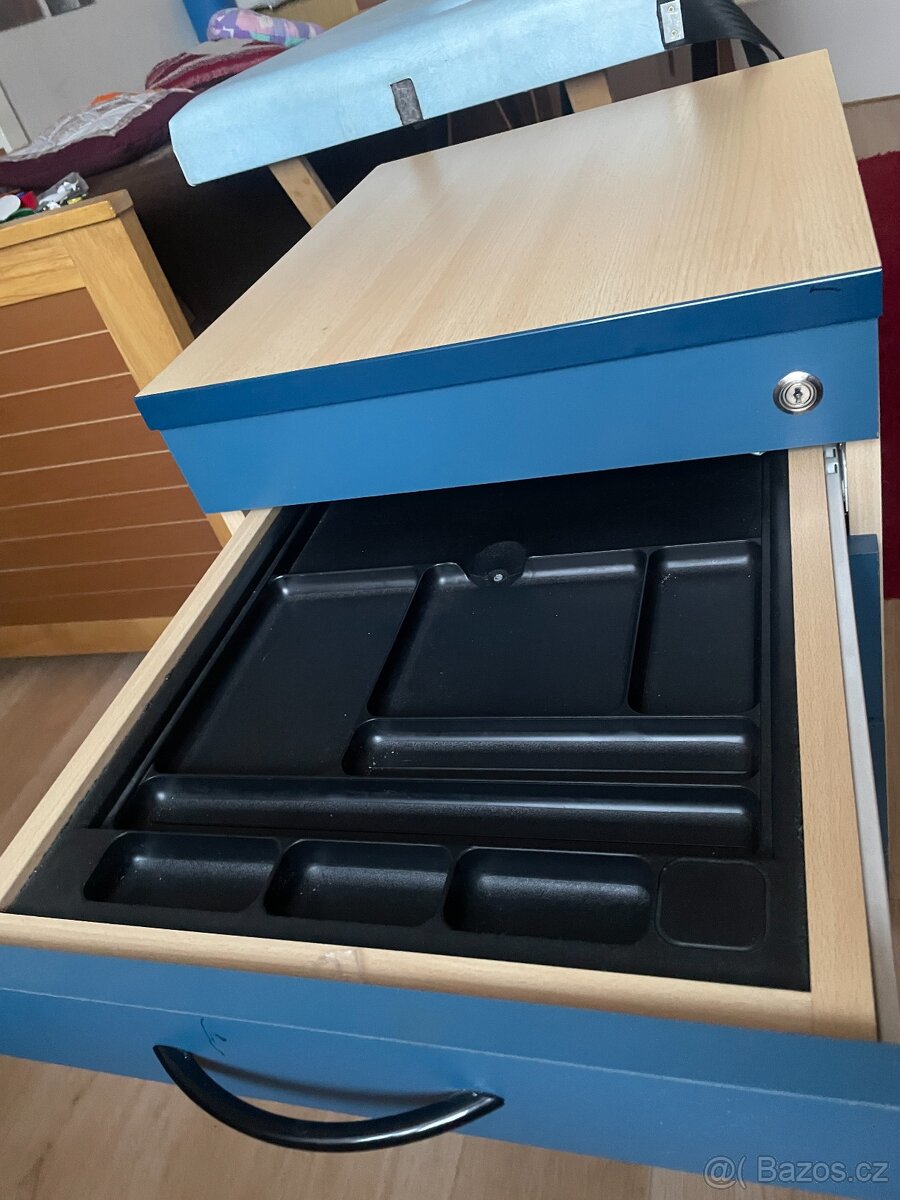 Pracovní stůl - 8
