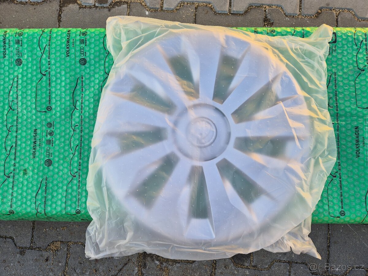 Škoda Fabia 15" kryty kol (poklice) 6VA071455 , 6VA601147A - 8