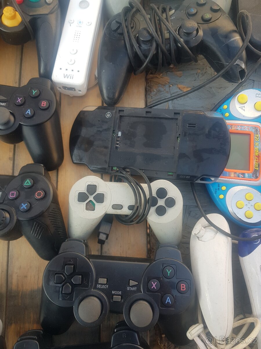 Konzole a ovladače na náhradní díly..ps2,Xbox - 8