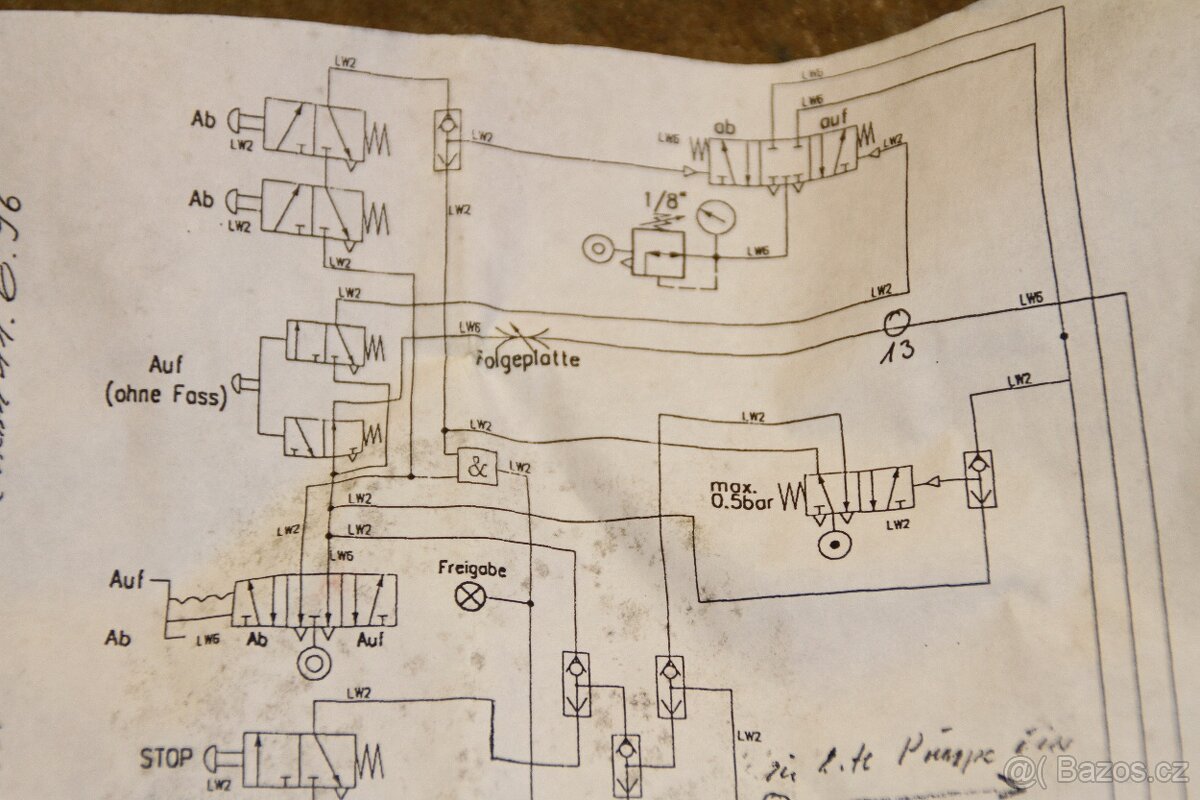 pneumatický rozvaděč s ovládacími ventily - 8
