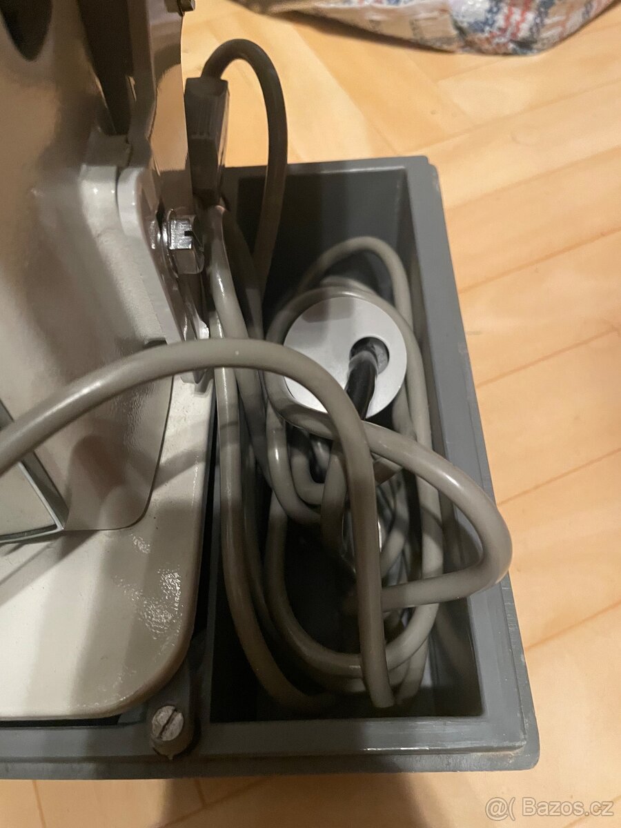 Kufříkový šicí stroj Ideal - 8