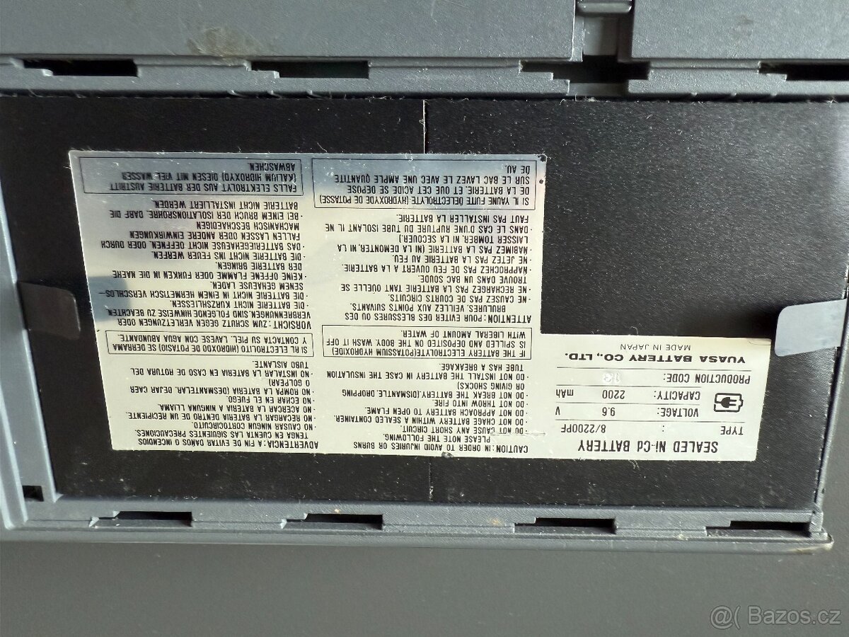 Stary retro notebook Sharp PC-6500 - 8