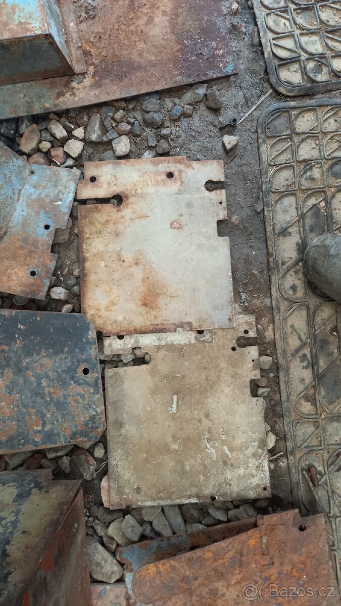 Zetor6711/6911-kastliky nářadí a baterky - 8