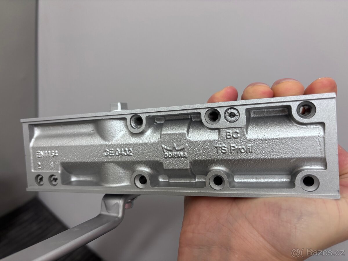 Dveřní zavírač - 8