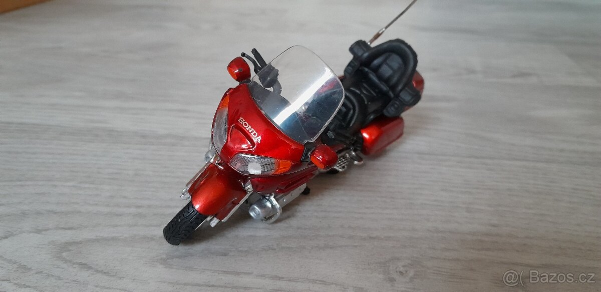 motorky modely 1/18 Maisto - Bburago - 8